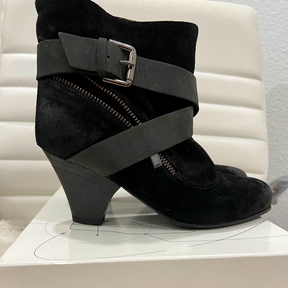 Women’s Stylish Leather Boots by Latitude Femme